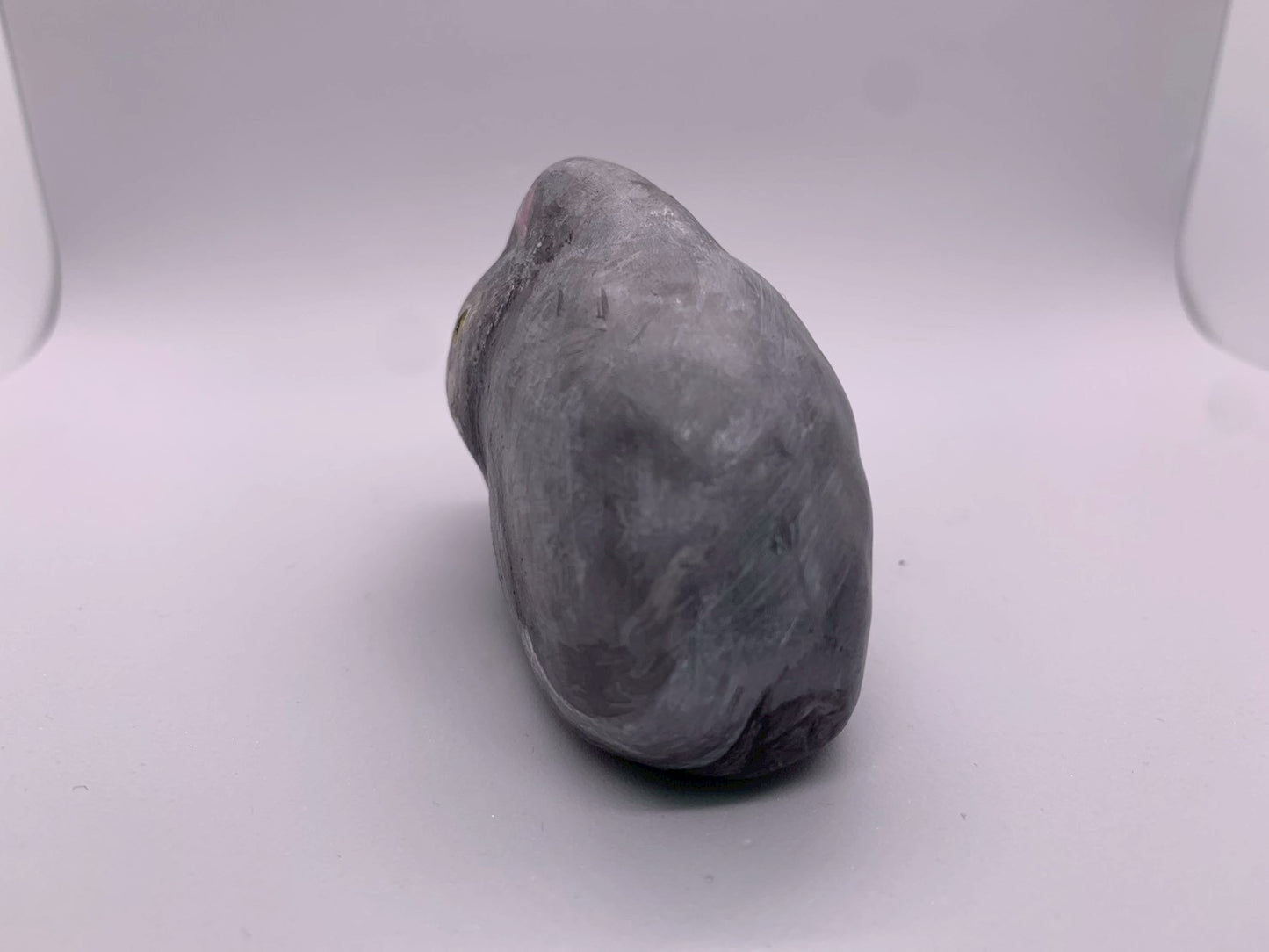 張り子の猫（灰だらけ）