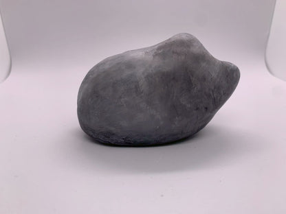 張り子の猫（灰だらけ）