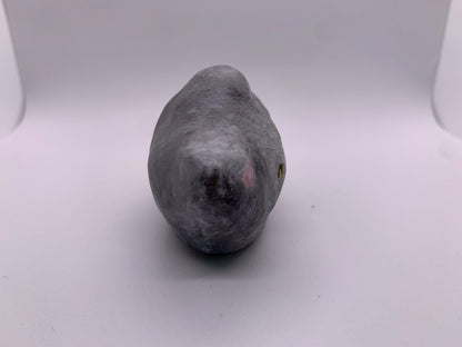 張り子の猫（灰だらけ）